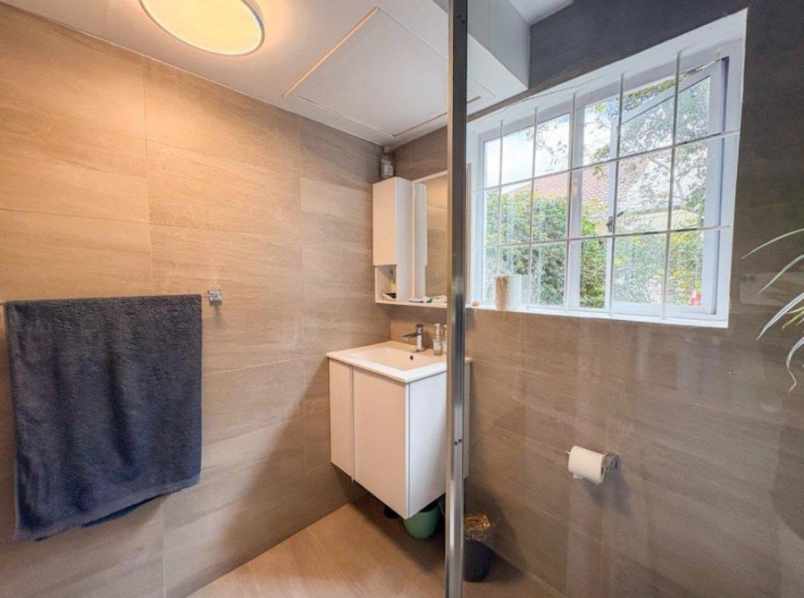 To Let 3 Bedroom Property for Rent in Vredehoek Western Cape